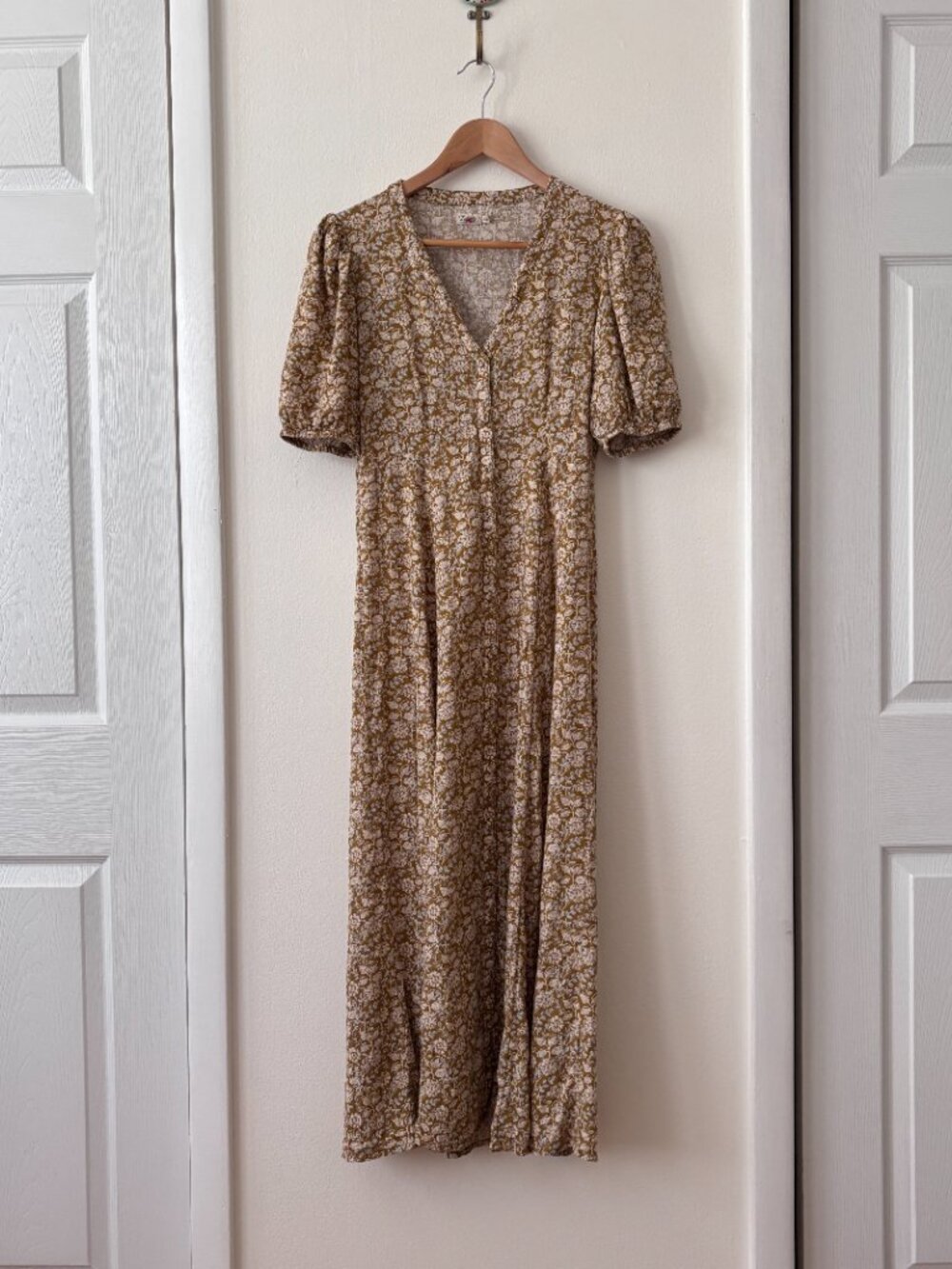 Faherty Havana Linen Blend Midi Dress in Golden Theodora Floral - Picture 3 of 8